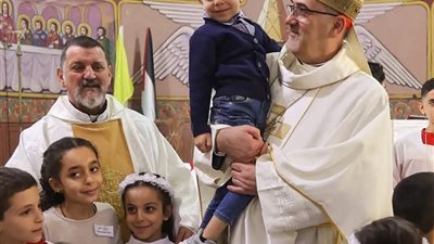 بطريرك القدس يزور رعية العائلة المقدسة إيذانا بأحتفالات الميلاد المجيد 