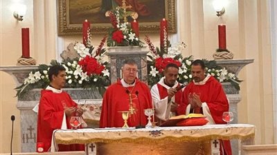 مطران الكنيسة اللاتينية بمصر يحتفل بعيد القديسة لوتشيا بكنيستها بالإسكندرية 