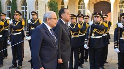 رئيس الوزراء يعود لأرض الوطن بعد زيارة سريعة إلى لبنان