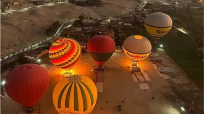 69 رحلة بالون طائر بالبر الغربي اليوم بمحافظة الأقصر.. رحلات المغامرات