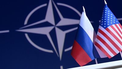 مايكل فلين: الاستخبارات الأمريكية تدعم اندلاع الحرب بين روسيا وحلف الناتو