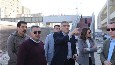 محافظ الجيزة يتفقد الطرق المحيطة بمستشفي بولاق الدكرور 