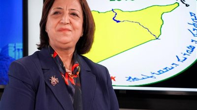 ممثلة مسد بواشنطن: الفيدرالية تمنع عودة الاستبداد وتضمن توزيع السلطة في سوريا