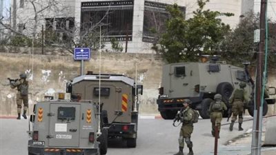 الاحتلال الإسرائيلي يهدم منازل فلسطينيين بالقدس وينفذ اعتقالات بالضفة الغربية