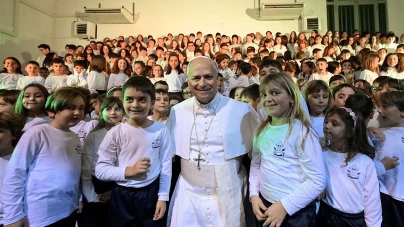 البابا لاون أثناء