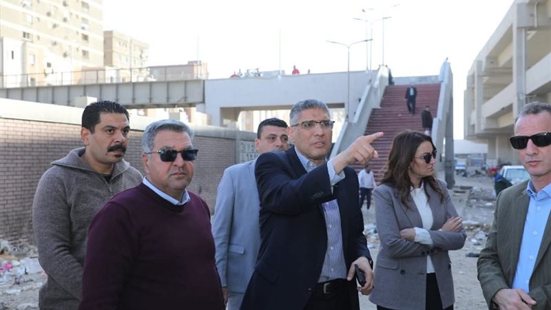 النجار أثناء تفقده