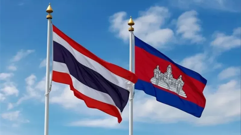 علما تايلاند وكمبوديا