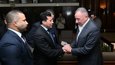 وزير الرياضة يزور الأهلي ويبحث دعم النشاط الرياضي وتطوير المنشآت