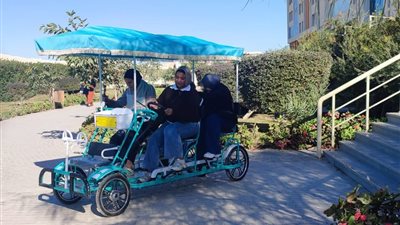 محافظ أسيوط: جامعة بدر تطلب نموذج المركبة الخفيفة الصديقة للبيئة لدراسته