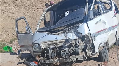 بالاسماء.. مصرع طفل وإصابة 18 شخص اثر انقلاب سيارة بأسوان