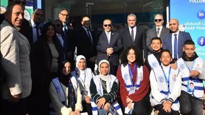 محافظ أسيوط يفتتح صيدلية 