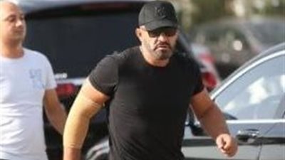 نجوم الفن يودعون خبير المكياج محمد عبد الحميد بمسجد الشرطة