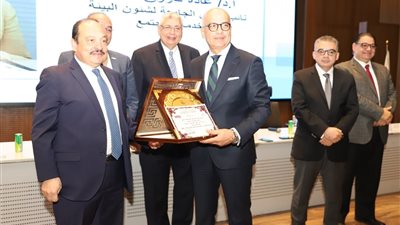 رئيس جامعة عين شمس: قسم الباطنة العامة ركيزة أساسية لإعداد كوادر طبية متميزة 