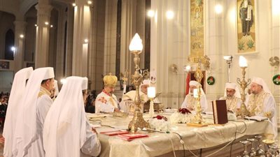 الأنبا إبراهيم إسحق بطريرك الكنيسة الكاثوليكية يترأس صلوات عيد الميلاد المجيد 