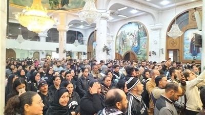 حاضنين النعش.. المنيا تودّع مينا هاني ضحية الهجرة غير الشرعية باليونان