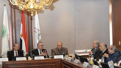  تجارة عين شمس: 10 ​منح دراسية كاملة للطلاب المتفوقين بالشعبة العربية 