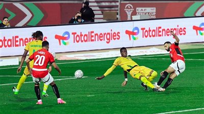 حازم إمام ينتقد دفاع منتخب مصر.. ويصرح: الاختبار الحقيقي أمام جنوب إفريقيا