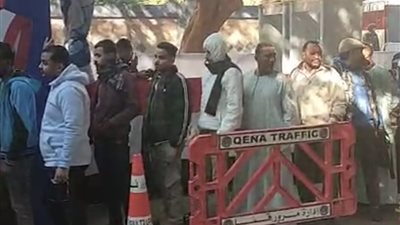 بالطوابير.. توافد المواطنين على اللجان الانتخابية بقنا للمشاركة في انتخابات النواب 