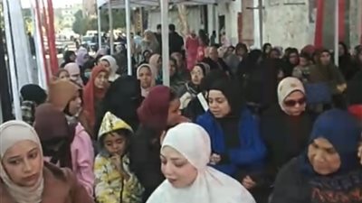 توافد المواطنين بكثافة في بداية التصويت بالانتخابات البرلمانية بأسيوط