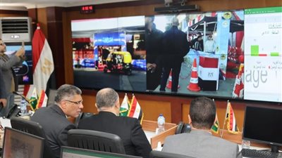 من خلال غرفة عمليات.. محافظ الجيزة يتابع فتح اللجان الانتخابية