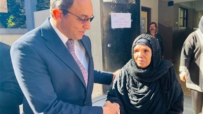 محافظ قنا يتفقد اللجان الانتخابية في اليوم الأول لجولة الإعادة لانتخابات مجلس النواب 2025