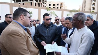 وزير الإسكان يتفقد مشروع بيت الوطن ومحور التسعين