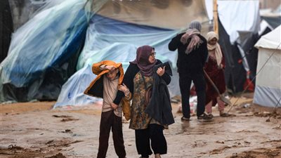 شتاء غزة القاتل.. المنخفض الجوي يمزق خيام النازحين واعتداءات تطال زيتون القدس