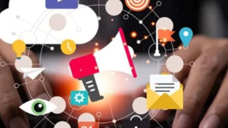 فوضى صفحات التواصل