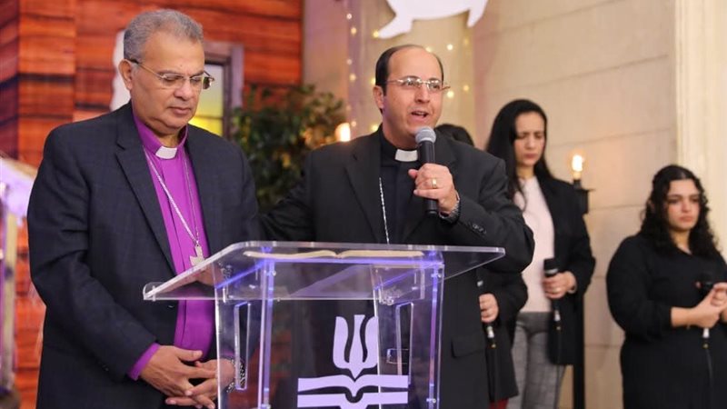 الكنيسة الحية تسمع