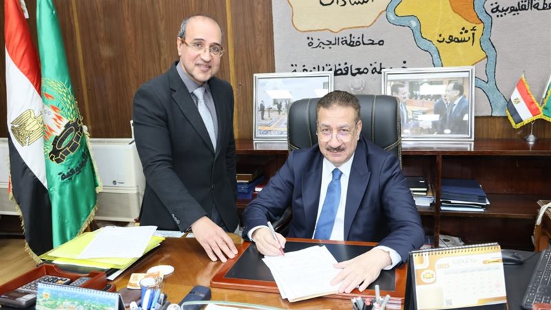 المحافظ اثناء الاعتماد