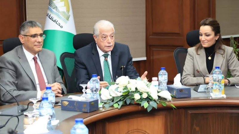 محافظ الجيزة مع الدكتور