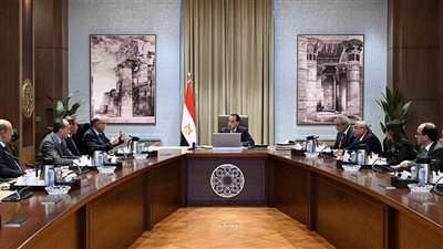 رئيس الوزراء يتابع خطة التوسع في طرح المزيد من الشركات بالبورصة