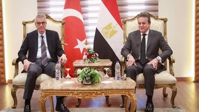 وزير الصحة يستقبل نظيره التركي بالقاهرة لتعزيز التعاون الثنائي في القطاع الصحي