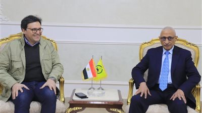 محافظ شمال سيناء يلتقي وزير الثقافة على هامش فعاليات مؤتمر أدباء مصر