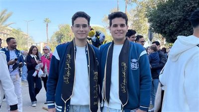 توأم من القوصية يتخرجان معًا من كلية الطب بجامعة أسيوط