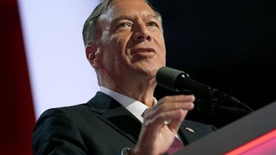 وزير الخارجية الأمريكي الأسبق يدعم متظاهري إيران.. ويشير لوجود عملاء للموساد بينهم