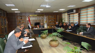 رئيس جامعة أسيوط: تطوير خدمات مركز المؤتمرات ودار الضيافة باعتبارهما واجهة هامة