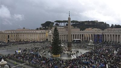 بابا الفاتيكان.. التضامن معيار العلاقات الإنسانية والسبيل إلي السلام