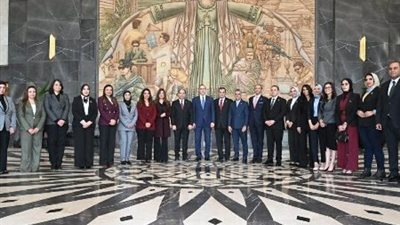 نواب يتسلمون كارنيهات العضوية.. واستكمال الإجراءات يتواصل