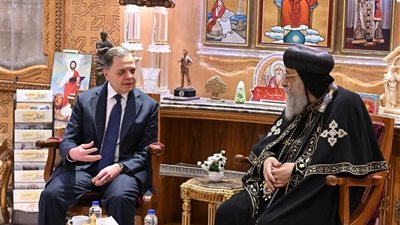 البابا تواضروس يستقبل وزير الداخلية للتهنئة بعيد الميلاد المجيد 