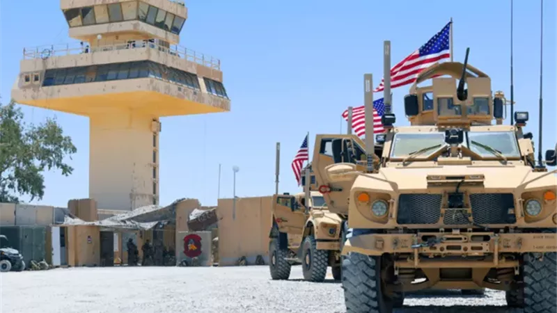 سيارات عسكرية تابعة