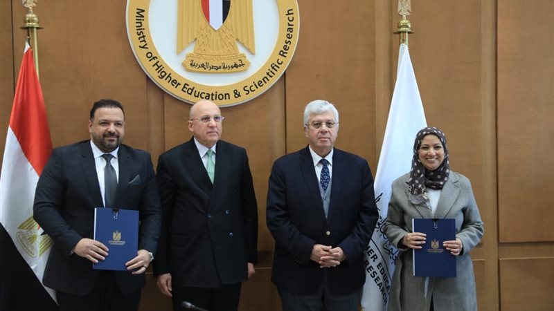 جانب من توقيع البروتوكول