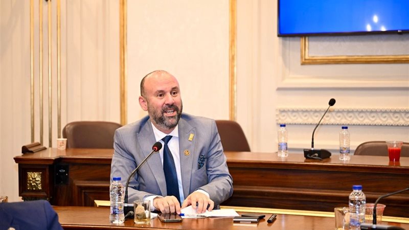 عضو بالشيوخ 