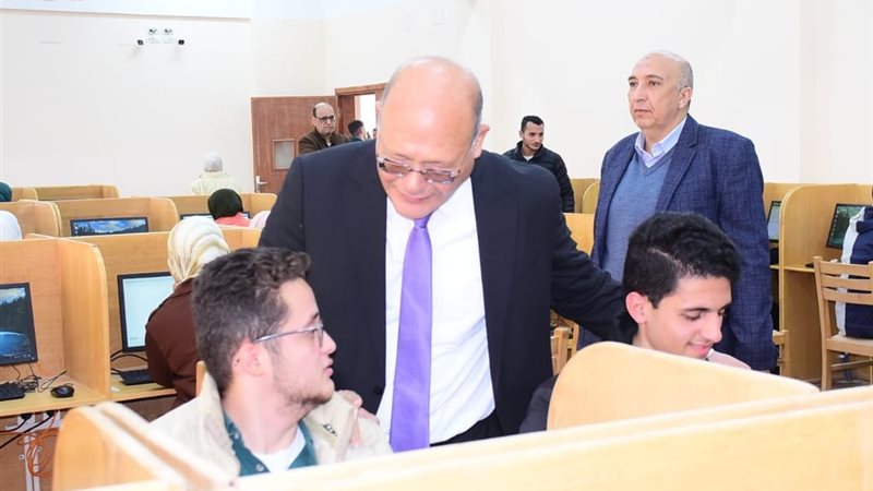 جانب من الامتحانات