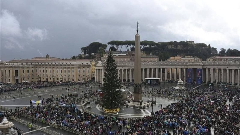 البابا لاون أثناء