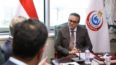 وزير الصحة يبحث مع شركة «فيلبس» توطين صناعة أجهزة الأشعة