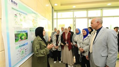 رئيس جامعة كفر الشيخ يفتتح معرض المشروعات البحثية لطلاب الثروة السمكية| صور 