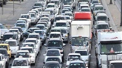 النشرة المرورية.. كثافة مرتفعة بحركة سير السيارات بمعظم شوارع القاهرة والجيزة