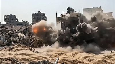  الاحتلال الإسرائيلي يشن غارات جوية متفرقة وينسف مبانِ عديدة بقطاع غزة