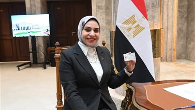 النائبة فاطمة عادل تستخرج كارنية عضوية مجلس النواب 